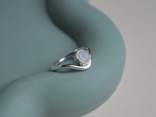 THE MOONRISE - Recycled Silver Moonstone Ring with Curved Band