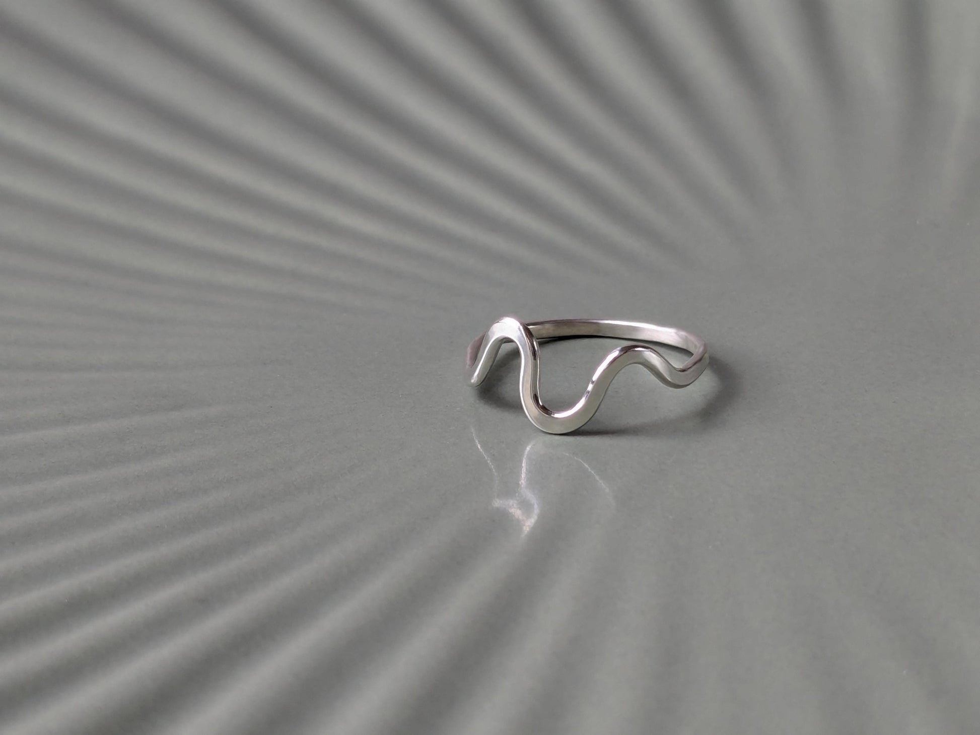 A wave-shaped sterling silver ring